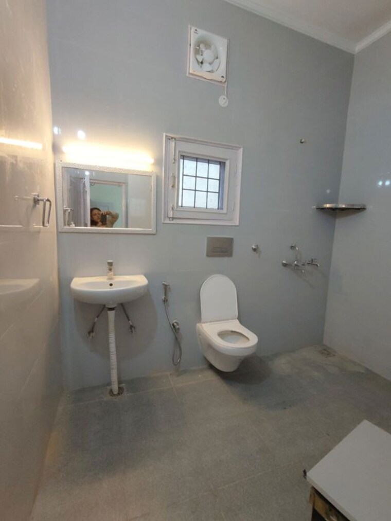 Bathroom, sector 43 3 Bedroom 1000 Sq.Ft. Independent House In Sector 43 Chandigarh 10586969