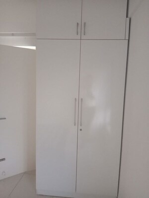 Furnished Amenities in 2 BHK Apartment at Icon Homz Iconest 3, Bommasandra – for Rent