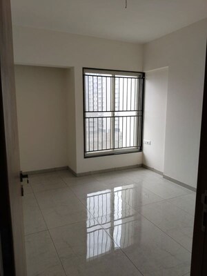 Room in 4 BHK Apartment at Kohinoor Viva Pixel, Dhanori – for Rent