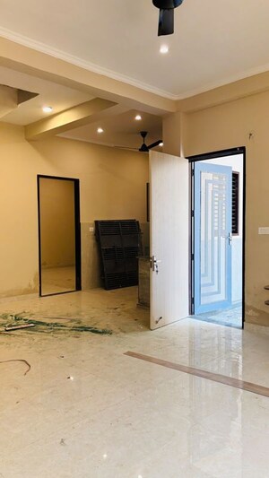 Room in 3 BHK Villa at Kingson Green Villa Phase 2, Panchsheel Green – for Sale