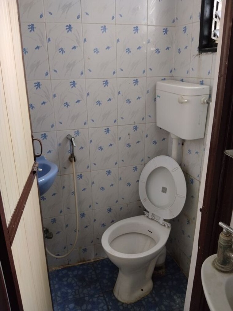 Bathroom, silver-dunes 2 Bedroom 500 Sq.Ft. Apartment In Prabhadevi Mumbai 10587024