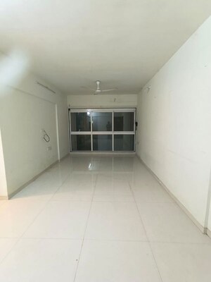 Room in 2 BHK Apartment at Godrej Central, Chembur – for Rent