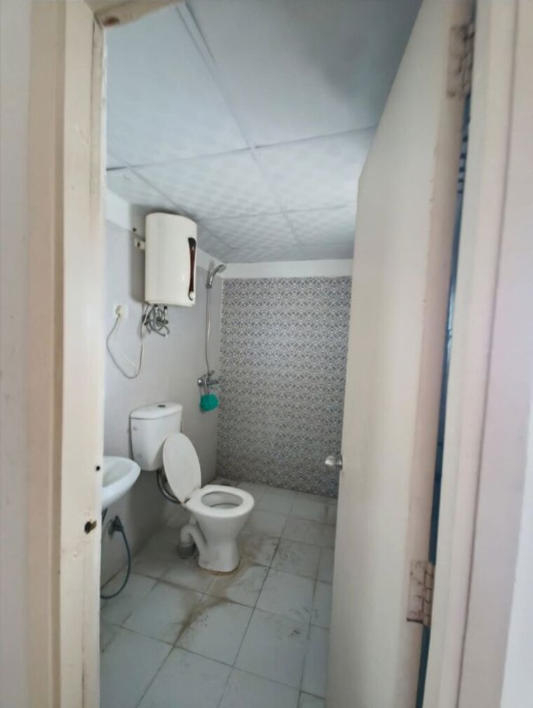 Bathroom, gaur-city-2-14th-avenue 1 Bedroom 550 Sq.Ft. Apartment In Sector 16c Greater Noida Greater Noida 10587070