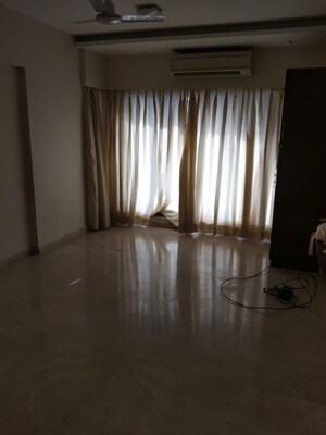 Room in 2 BHK Apartment at Mangal Darshan Apartment, Bandra West – for Rent