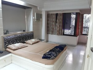 Bedroom in 2 BHK Apartment at Mangal Darshan Apartment, Bandra West – for Rent