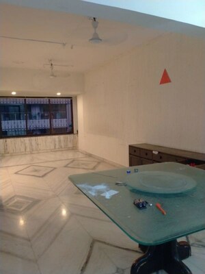Furnished Amenities in 2 BHK Apartment at Mangal Darshan Apartment, Bandra West – for Rent