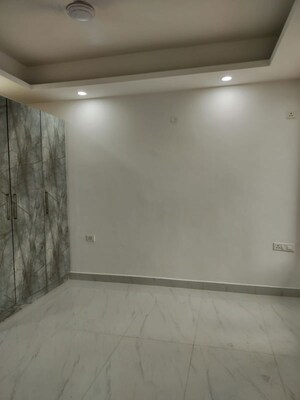 Room in 2 BHK Builder Floor at Paryavaran Complex – for Rent