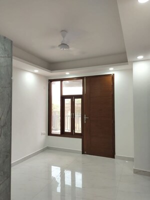 Room in 2 BHK Builder Floor at Paryavaran Complex – for Rent