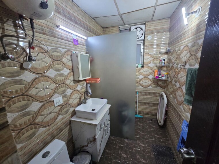 Bathroom, piyush-heights 2 Bedroom 1260 Sq.Ft. Apartment In Sector 89 Faridabad 10587060