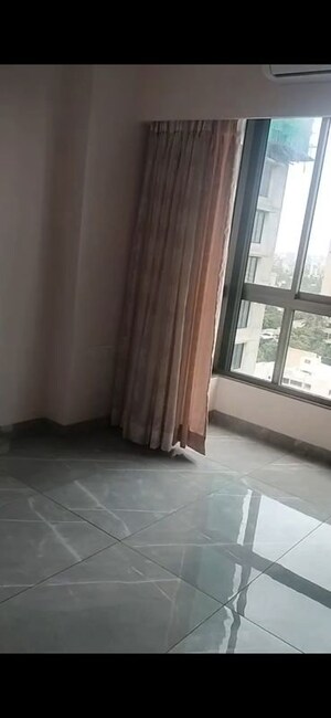Room in 3 BHK Apartment at Hubtown The Premiere, Andheri West – for Rent