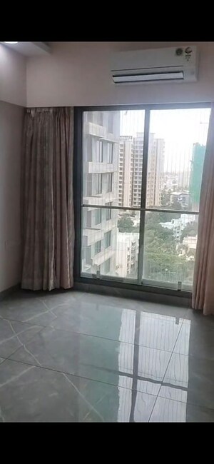 Room in 3 BHK Apartment at Hubtown The Premiere, Andheri West – for Rent