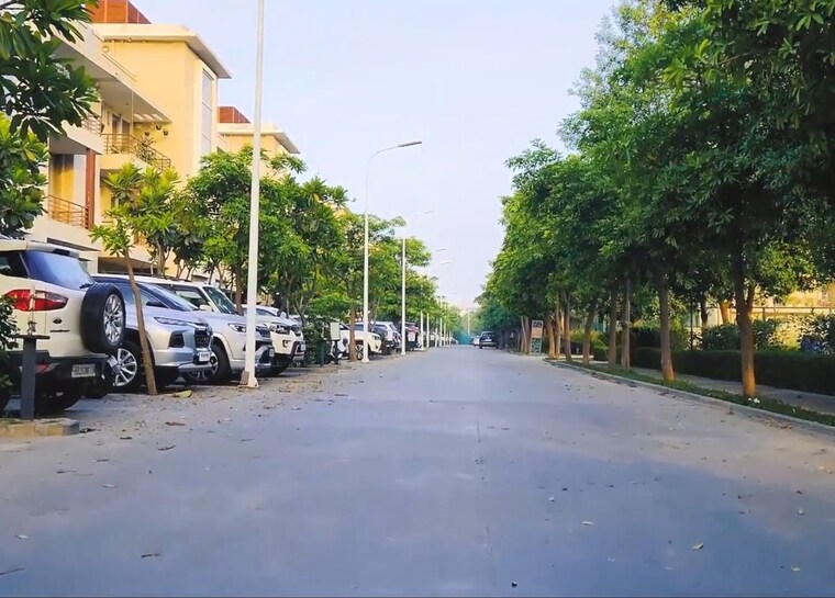  Parking, bptp-parkland-pride  190 Sq.Yd. Builder Floor In Sector 77 Faridabad 10587144