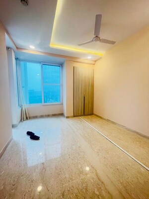 Room in 3.5 BHK Apartment at Ambience Tivertone, Sector 50 – for Rent