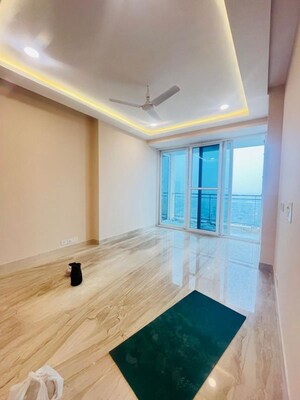 Room in 3.5 BHK Apartment at Ambience Tivertone, Sector 50 – for Rent