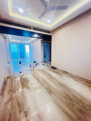 Room in 3.5 BHK Apartment at Ambience Tivertone, Sector 50 – for Rent