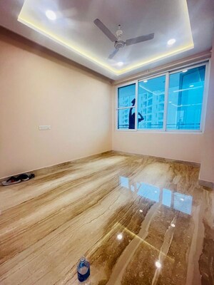 Room in 3.5 BHK Apartment at Ambience Tivertone, Sector 50 – for Rent