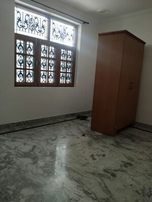 Room in 3 BHK Builder Floor at Sector 51 – for Rent