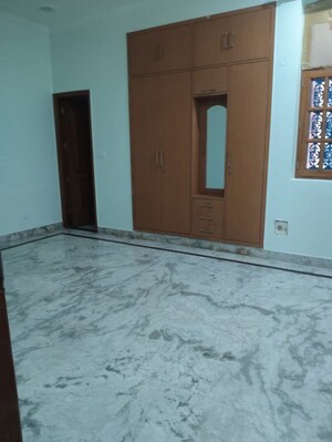 Room in 3 BHK Builder Floor at Sector 51 – for Rent