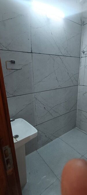 Bathroom in 2 BHK Builder Floor at RWA Apartments Sector 40, Sector 40 – for Rent