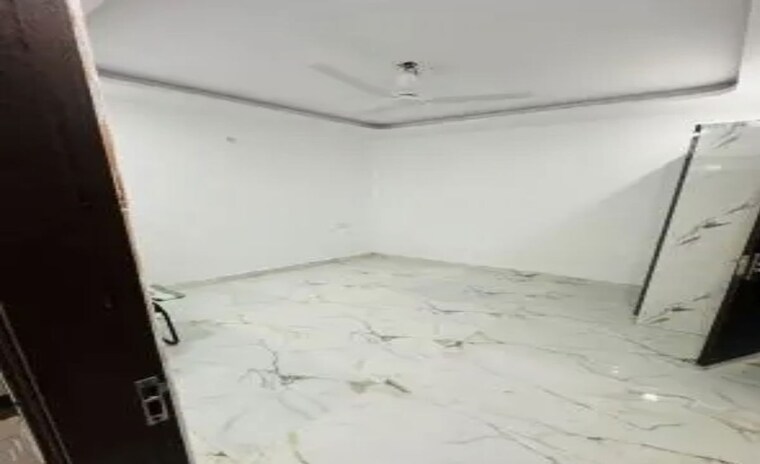 Room, kalkaji 3 Bedroom 100 Sq.Yd. Builder Floor In Kalkaji Delhi 10584880