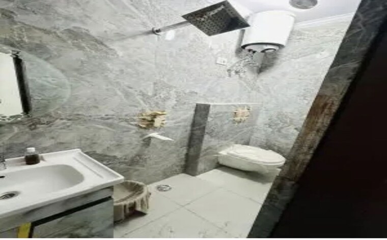 Bathroom, kalkaji 3 Bedroom 100 Sq.Yd. Builder Floor In Kalkaji Delhi 10584880