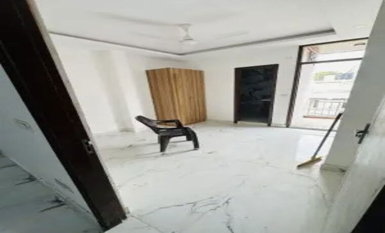 Room, kalkaji 3 Bedroom 100 Sq.Yd. Builder Floor In Kalkaji Delhi 10584880
