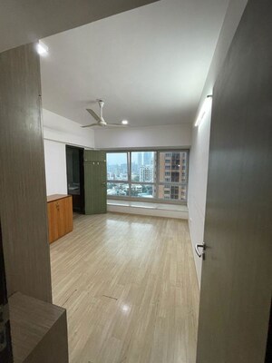 Room in 2.5 BHK Apartment at DB Woods, Goregaon East – for Rent