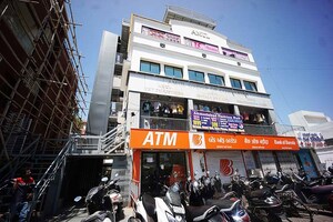  Showroom For Sale in Jivraj Park