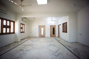Room in  Showroom at Jivraj Park – for Sale
