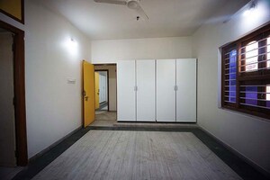 Room in  Showroom at Jivraj Park – for Sale