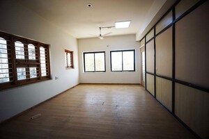 Room in  Showroom at Jivraj Park – for Sale