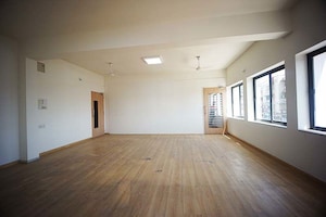 Room in  Showroom at Jivraj Park – for Sale