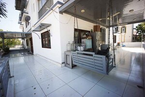Gym in  Showroom at Jivraj Park – for Sale