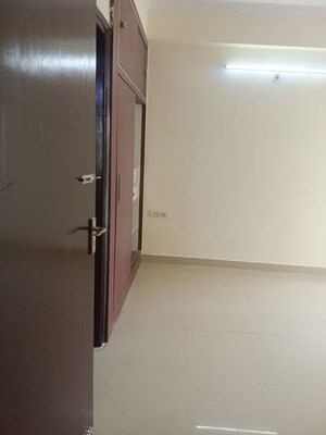 Room in 2.5 BHK Apartment at Galaxy Royale, Gaur City 2 – for Rent