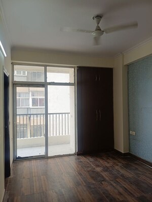 Room in 2.5 BHK Apartment at Galaxy Royale, Gaur City 2 – for Rent