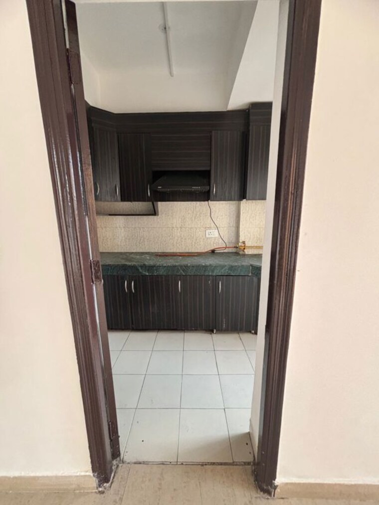 Kitchen, paras-tierea 2.5 Bedroom 1070 Sq.Ft. Apartment In Sector 137 Noida 10257011