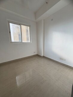 2.5 BHK + Servant Room Apartment For Sale in Paras Tierea