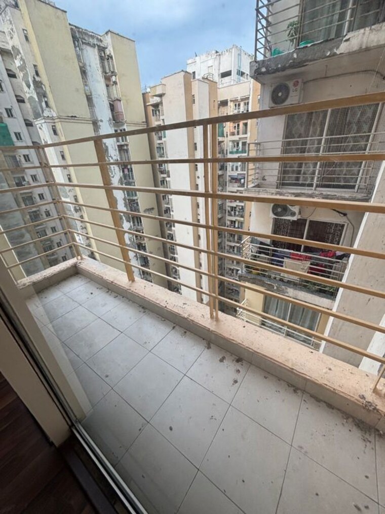 Balcony, paras-tierea 2.5 Bedroom 1070 Sq.Ft. Apartment In Sector 137 Noida 10257011