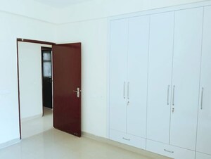 Room in 2.5 BHK Apartment at Amrapali Hanging Gardens, Sector 107 – for Rent