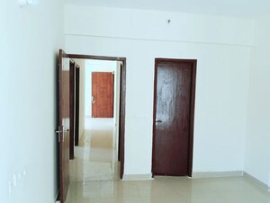 Room in 2.5 BHK Apartment at Amrapali Hanging Gardens, Sector 107 – for Rent