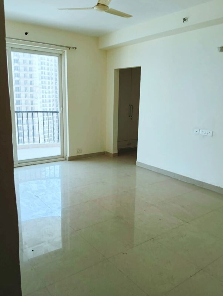 Room, amrapali-hanging-gardens 2.5 Bedroom 1350 Sq.Ft. Apartment In Sector 107 Noida 10587295