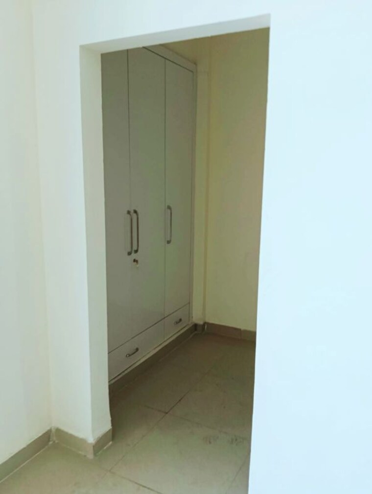 Room, amrapali-hanging-gardens 2.5 Bedroom 1350 Sq.Ft. Apartment In Sector 107 Noida 10587295