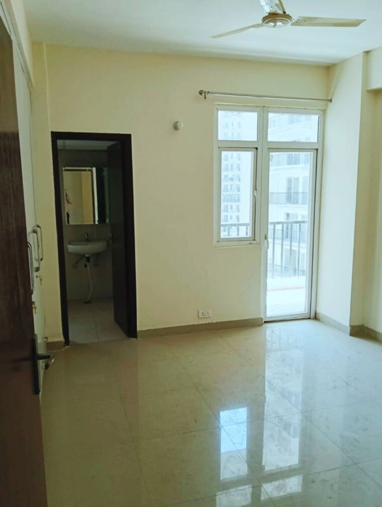 Room, amrapali-hanging-gardens 2.5 Bedroom 1350 Sq.Ft. Apartment In Sector 107 Noida 10587295