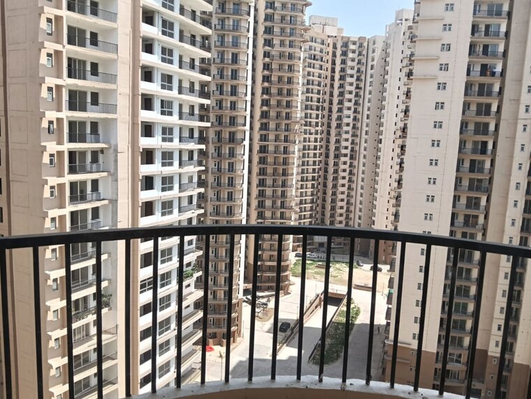 Exterior View, amrapali-hanging-gardens 2.5 Bedroom 1350 Sq.Ft. Apartment In Sector 107 Noida 10587295