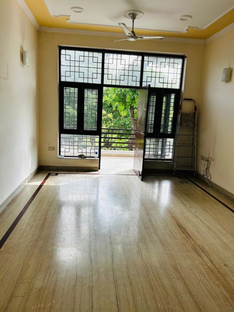 Room, rwa-apartments-sector-53 3 Bedroom 1950 Sq.Ft. Builder Floor In Sector 53 Noida 10587375