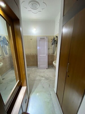 Building Lobby in 2.5 BHK Villa at Sector 46 – for Rent