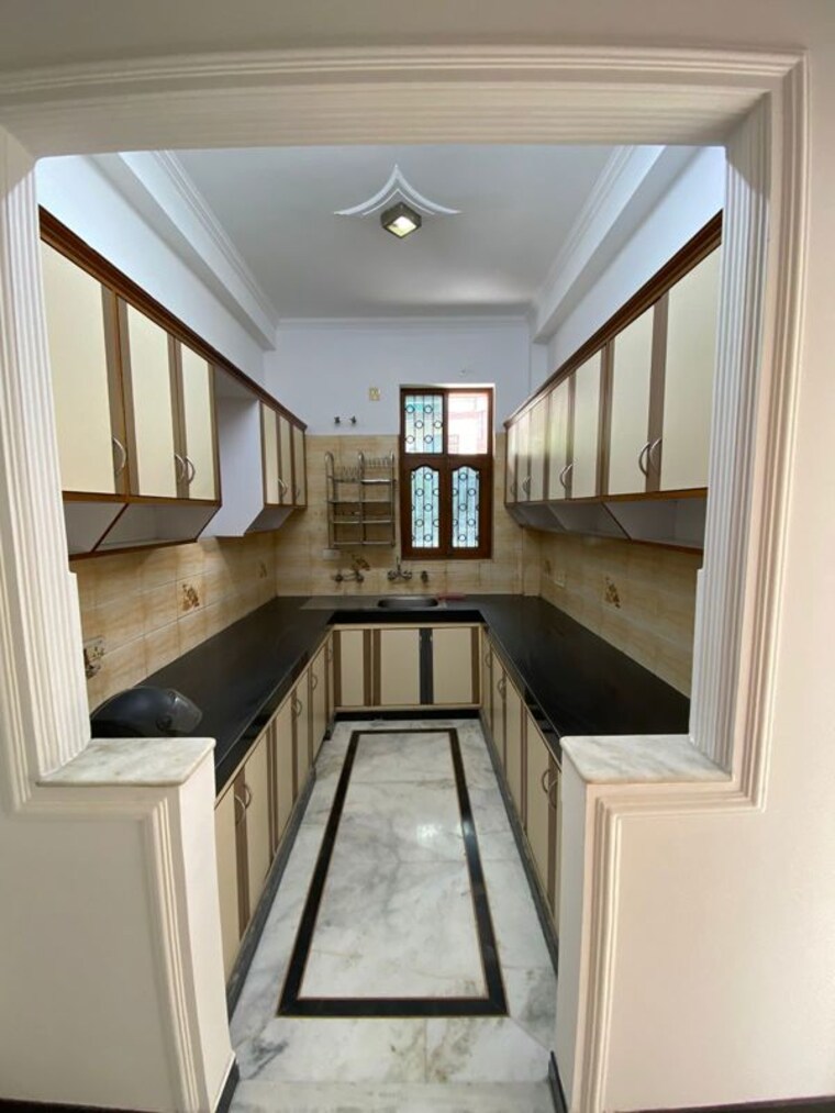 Kitchen, sector 46 2.5 Bedroom 300 Sq.Mt. Villa In Sector 46 Noida 10587373