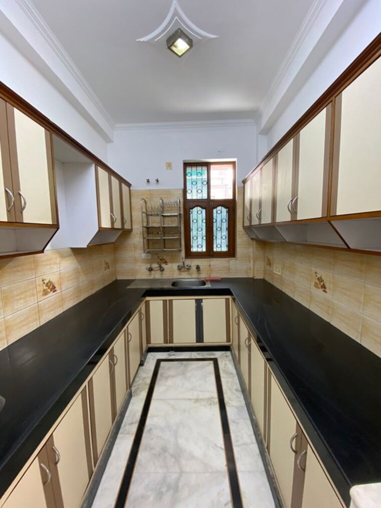 Kitchen, sector 46 2.5 Bedroom 300 Sq.Mt. Villa In Sector 46 Noida 10587373