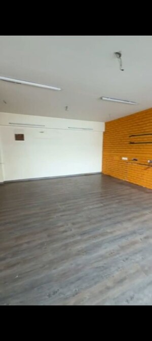 Room in  Office Space at Kingston Apartment Vile Parle, Vile Parle East – for Rent
