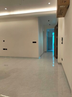 Room in 3 BHK Apartment at Satguru Apartments, Sector 52 – for Rent
